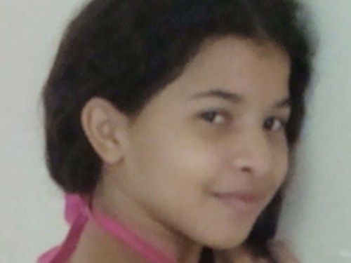 sou uma menina chata,legal,cada um me acha uma coisa alguns me acham bonita outro feia mas pra mim tanto vaz ser bonita ou feia vc esta aqui ♥