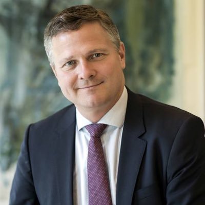 Ambassador of Denmark to France. Tweets about politics, culture and French-Danish relations.