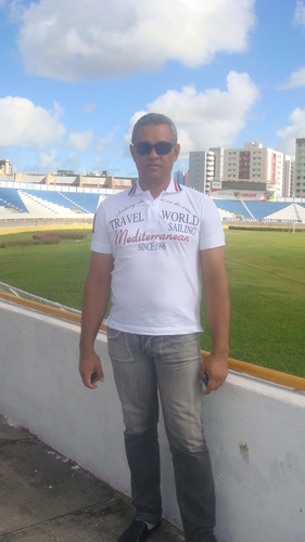 Professor de Língua Portuguesa,pela Universidade Federal de Sergipe, Pós Graduado em Gestão Escolar pela FANESE-Faculdade de Administração e Negócios de Sergipe