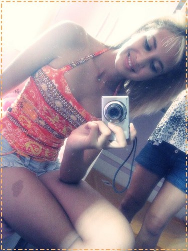É  simples uma  menor , sonhadora♪