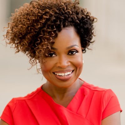 Headshots + Branding Photographer. I help entrepreneurs and corporate professionals level up their brands and grow their influence.