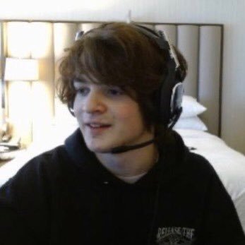 giggIesduo's profile picture. I like my men delusional, smug, and employed by evil banks.

AVENTURINE #1 LOVER