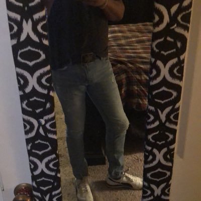 Handsome Blk male. Into feet, crotch and pits (scent fetish)!!! Bearded men are hot, however my taste is eclectic! Single in Iowa. Must be over the age of 25.