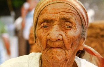 ZABÉ DA LOCA A Pernambucana Isabel Marques da Silva é uma venerável senhora de 85 anos. Ela nasceu em Buíque, na Região Agreste mas só agora se tornou conhecida