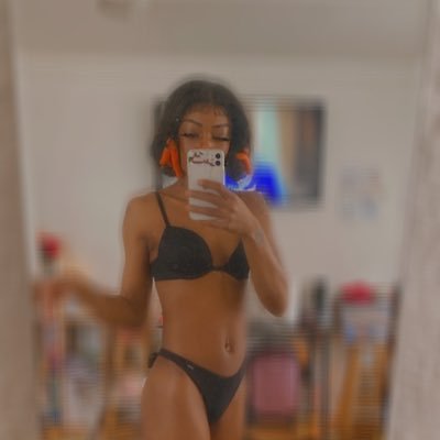 in MODE ⌚ GradeA•Doll #ripbaby,♡ #GRINDing4Nala 🤞🏽IG _reallyree5 follow all social medias I’m glowing bitch 😜👋🤭find me on onlyfans @reallyree5
