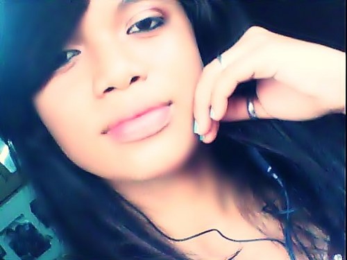 17 anos , brincalhona, sincera, amiga, ciumenta hihi , danço hiphop õ/, e amo conhecer gente nova , principalmente os boys (66' HAHA