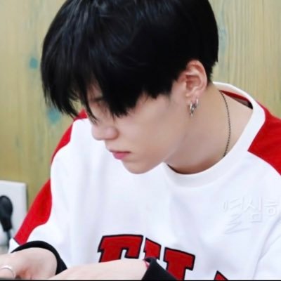 . ⊹ 💌 ʚĭɞ BTS ptwfa and pop I’m only 17, I don’t know anything · ˚。 🕯 ◌ ⋆ ࣪ ੭ ׅ ࣪ ৲ ۫ . •.* Agust D stan 🍒 ݈݇-