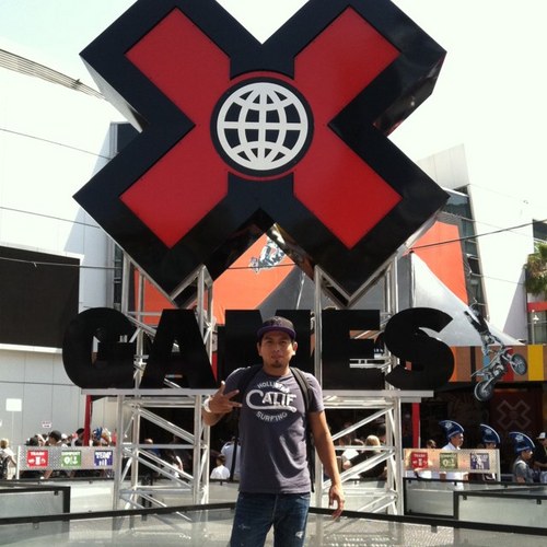 joseviarias13's profile picture. Si la vida te da la espalda hagarrale las nalgas