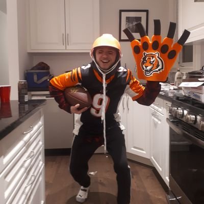 Your Friendly Canadian @Bengals Superfan - Follow my BenGals! @JacksBenGals - #WhoDey #RuleTheJungle #GoBlue 〽️ #SeaKraken