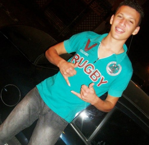 orkut:rodrigo.m70_@hotmail.com    msn:rodrigo_gatoooo@hotmail.com   add quem kizerr :)