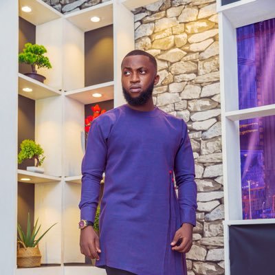 EldeenMajeed_'s profile picture. There is always two side of a coin. Just Choose wisely.