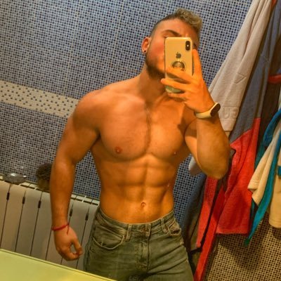 23. Hago entrevistas por la calle. Mas de dos millones de seguidores en redes sociales