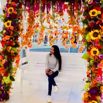 LakshmiPrabhaM3's profile picture. நீ உன் சிறகை 🦚விரிக்கும் வரை, நீ எட்டும் உயரம்⚡️யாரறிவார்?💯🔥| Associate Recruiter- HSBC👩‍💻| International Business Graduate👩‍🎓 |🇮🇳 🇬🇧 |YouTuber❤️