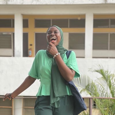 A shy extrovert | UI/UX designer, Graphic designer.Check out my designs👇. I make leather footwears and https://t.co/z9KiElUJp3 business page @thebagtrybe.Ambassador @cowrywise