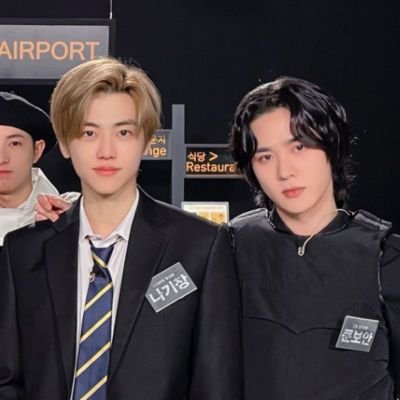 vsimjaeyoon's profile picture. liatnya pake mata batin.