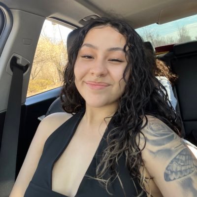 stephhslays's profile picture. #RIPAVAGLIZZY ❤️