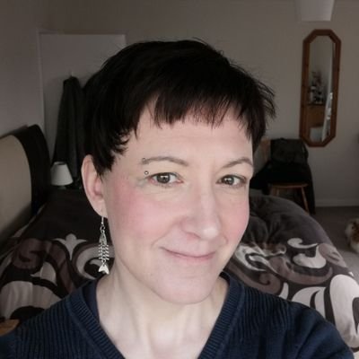 Author of YA sci-fi. Copy editor & proof reader. General word nerd.
Lives with Tiny Dog & Tiny Puppy (pictured) and some people.
She/Her.
Trans rights forever.