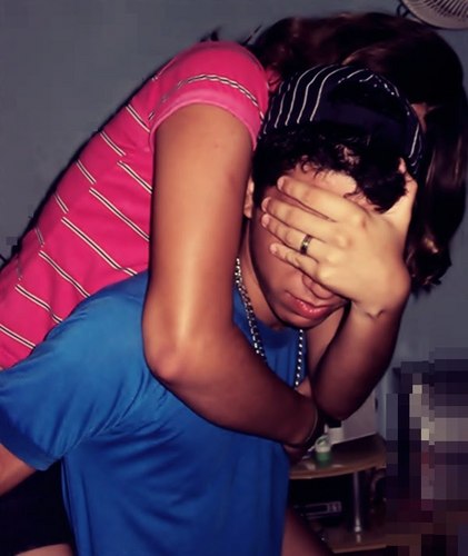 o meniino do sorriso mαiis doce&do olhαr mαs sincero quee..
pode transmitir toda a allegriia
 de umo menino que nao tá nem aí.
o que vs acha ?
　　 　 　　 　