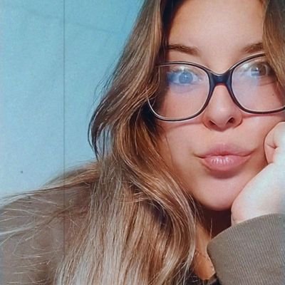 meryglez1204's profile picture. El gintonic es una moda, el botellin un sentimiento.    Enamorá de la feria de Abril.