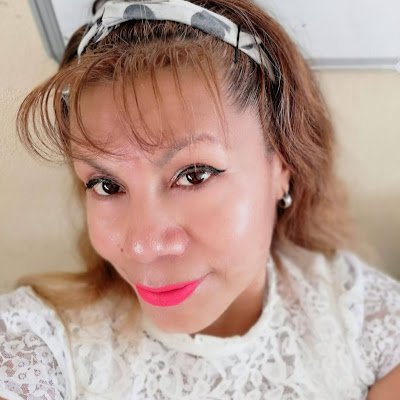 ser agradable, estudiosa, trabajadora, muy femenina y sobre todo vivr en paz conmigo y con los demas, amo la vida