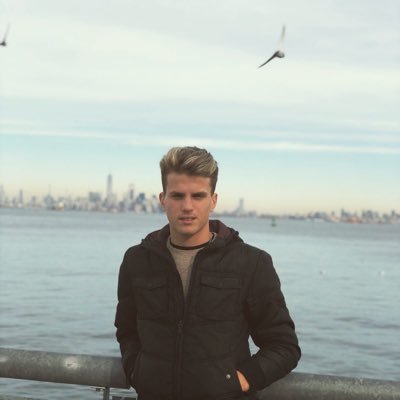 Tottvila's profile picture. Economia UTDT & JpMorgan Investment Banking