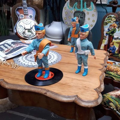 Van Piekeren. Nederlandstalig, maar dan nogal anders. Uw Hoofdsponsor. Duo, Trio of band. Ook te boeken als presentator. Boekingen: https://t.co/A8pS4YJM7q