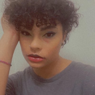 writer || romantic || pigeon enthusiast || psych major