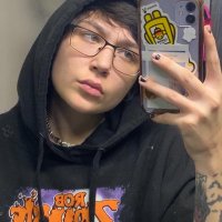 jules🥸 (@shrawberryswshr) 's Twitter Profile