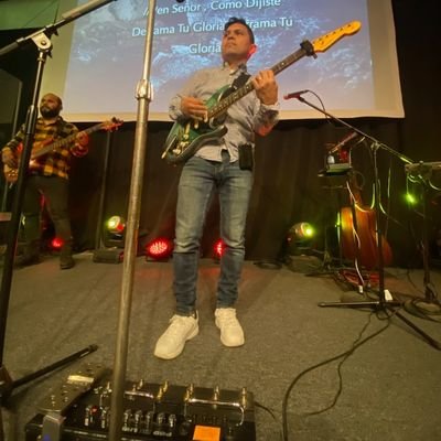 Persona agradable que Disfruta de las bendiciones que Dios le ha dado,esposa,familia, me gusta mucho la musika y tocar la guitarra entre otras muchas cosas...