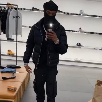 Quarantineqrazy's profile picture. 1,2 rake em