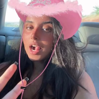 brubsoz's profile picture. oii💖 vou tentar ser mais ativa aq :/