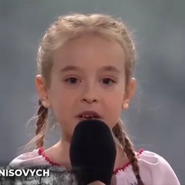 Amelia Anisovych veut la paix pour son pays 🇺🇦 У Амелії Анісович лише одна надія: мир для її країни 🇺🇦 🇫🇷 🇨🇭. soutien aux Iraniennes et aux Afghanes