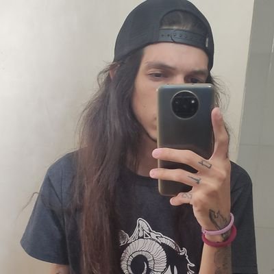 Não me leve a sério antes das 10h..
Designer - Gamer e apreciador de música