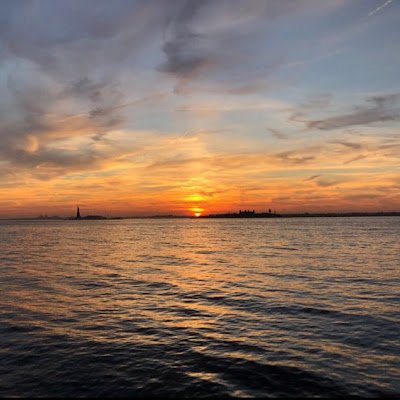 MNGPR98's profile picture. zillennial social worker, and frum Jew. she/her