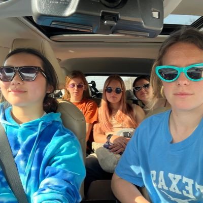 roadtrippers_69's profile picture. jules, expo, bean, cindy, cosmo. Movin and groovin. Taking a nice long road #trip. Lots of baggage.