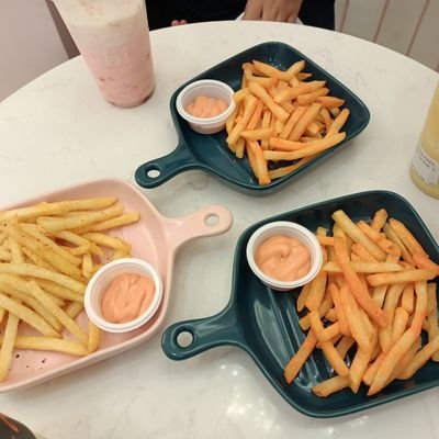 neville1809's profile picture. nerdy type