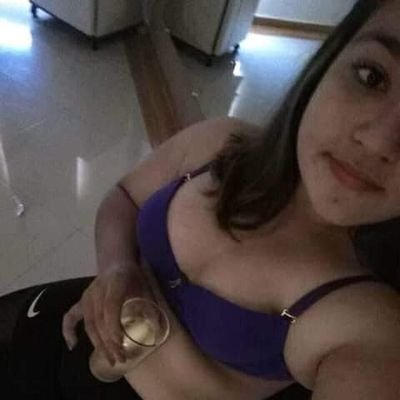 Soy una chica bisexual de 22 años muy activa al sexo