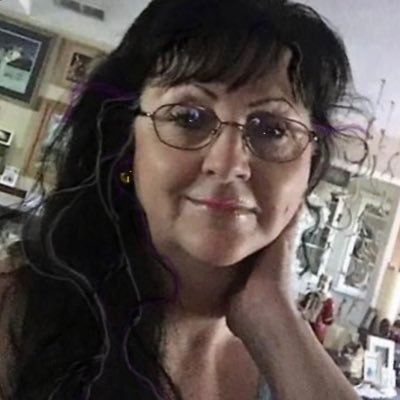 ribbonsinmyhair's profile picture. When winds of change blow through your life, follow your heart, if all falls apart, just dance in your tiara #professionalartist #publishedauthor #twitterqueen