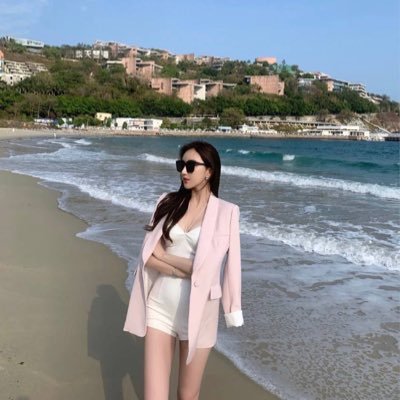 Ann10161987's profile picture. Discover the beauty of life and love to travel. 🌈 A clothing wholesaler. Have a unique love for design 👧🏻