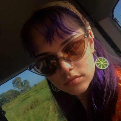 yelyahat's profile picture. she/her • level 25 • cosplayer (ig yelyah.cos) • I love my gf 🌈