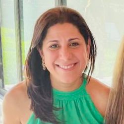 adrianah3000's profile picture. De rodillas ante Dios somos más altos y más fuertes 🙏