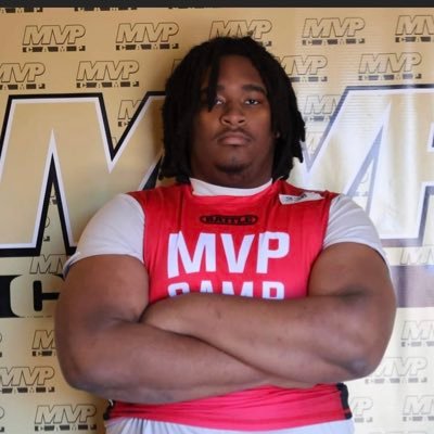 Xavier Lloyd ⭐⭐⭐ DL/OL Height: 6’3 Weight: 295 GPA:3.7 SAT:1030 ACT:21 Position: Center, Guard, NG, Tackle School: palmetto prep Class:2023 NCAA ID# 2103130319