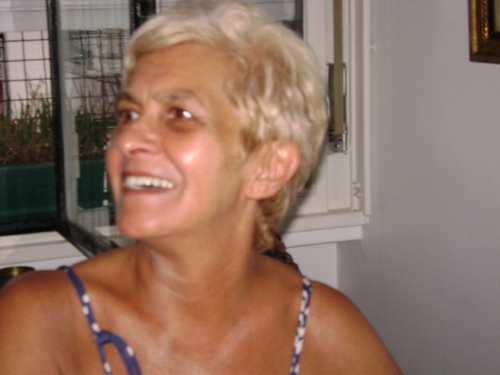 Soy Psicologa Social, Psicodramatista,MUY ENAMORADA, madre, abuela. Que ama y honra la vida. Que solo escribe con la derecha el resto solo la izquierda