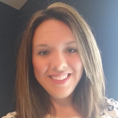 momof2andmany's profile picture. 