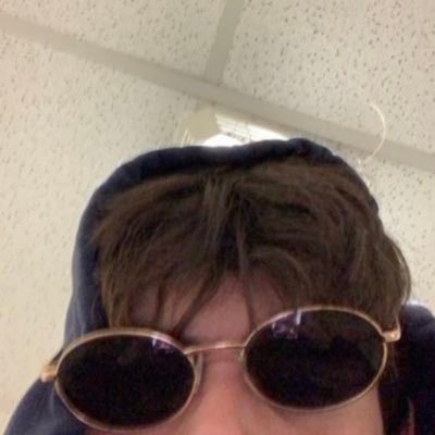 whoishix's profile picture. i threw a boomerang a couple years ago now i live in constant fear