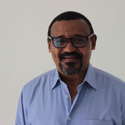 MaestroSanti's profile picture. Maestro al servicio de la humanidad. Licenciado en Historia .Magister en Historia Latinoamericana; Doctor en Estudios Culturales Latinoamericanos.