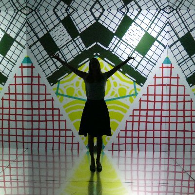 anekdotisch's profile picture. Stemt links, schrijft rechts, houdt van taal en toetjes, zegt altijd "HOI POES!" als ze een poes tegenkomt.