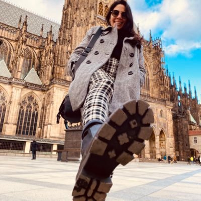 Tretas funcionando normalmente das 9 às 22h. Nas horas vagas, estudo, trabalho, viajo, amo e medito! 🧘🏻♀️♥️✈️ 🏳️🌈 Salvador - Ba 📚 Direito e Psicologia