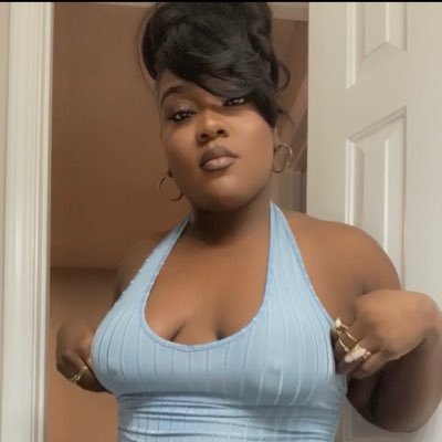 MUA 🧑🏿🎨, Owner Operator 🚛, Momprenuer 👶🏾, Out here just living the life I deserve 💍🦀🏋🏾✈️