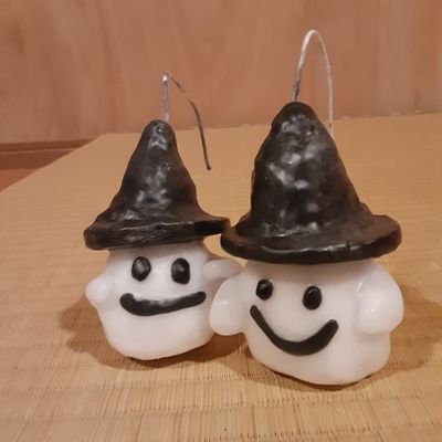 初心者ロウソク作家。
メルカリにて時折ハンドメイドキャンドルを販売中。
将来に向けての資産作りに
投資資金を増やすために四苦八苦。
短時間で大量の作品を如何に製作出来るか模索。
手先は超不器用！
全てにおいて初心者故に
何もかも手探り、不安だらけ。